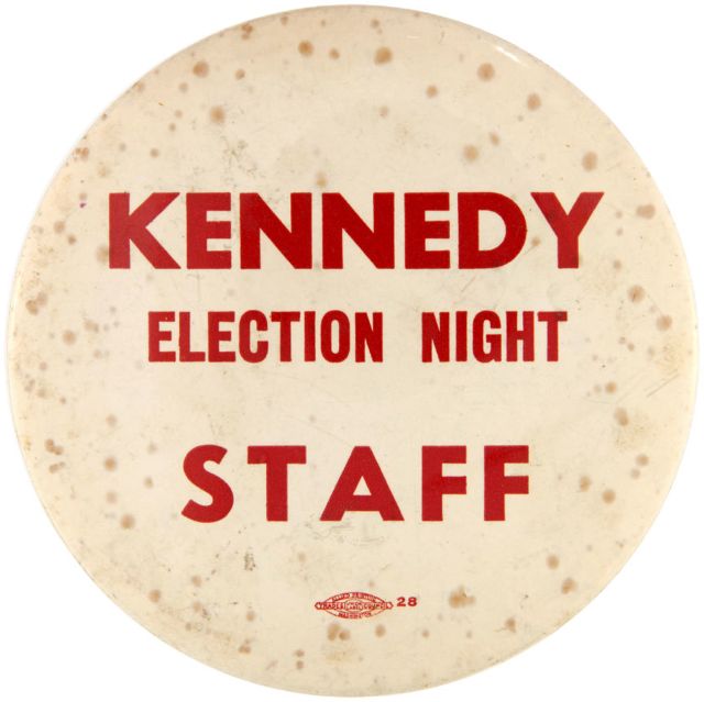 Historia de las Chapas Kennedy staff Hakes | Qustommize Chapas personalizadas